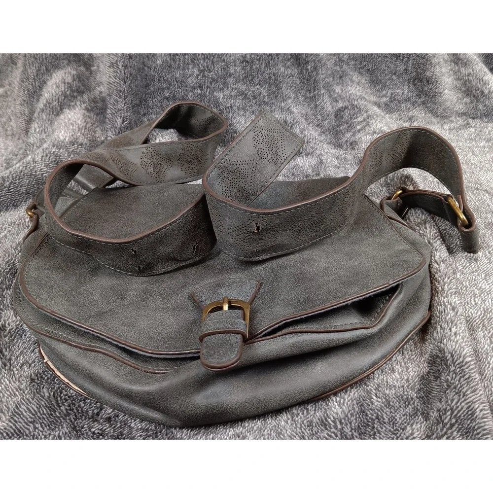 T-Shirt & Jeans Gray Saddle Bag Crossbody Purse Buckle‎ Flap Adjustable Strap